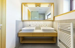 Family house for sale, 380m<sup>2</sup>, 360m<sup>2</sup> of land