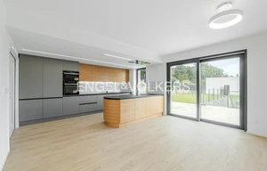 Family house for rent, 290m<sup>2</sup>, 500m<sup>2</sup> of land