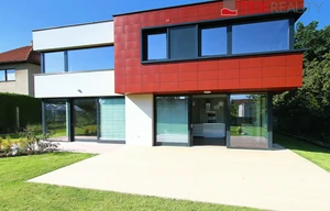 Villa for rent, 350m<sup>2</sup>, 844m<sup>2</sup> of land