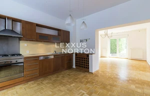 Family house for sale, 270m<sup>2</sup>, 430m<sup>2</sup> of land