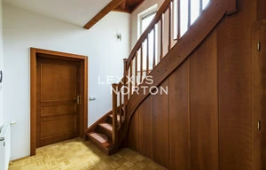 Family house for sale, 270m<sup>2</sup>, 430m<sup>2</sup> of land