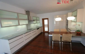 Apartment for rent, 5 bedrooms +, 290m<sup>2</sup>