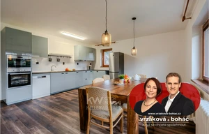 Family house for rent, 372m<sup>2</sup>, 1077m<sup>2</sup> of land