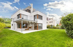 Family house for rent, 360m<sup>2</sup>, 731m<sup>2</sup> of land