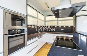 Family house for rent, 360m<sup>2</sup>, 731m<sup>2</sup> of land