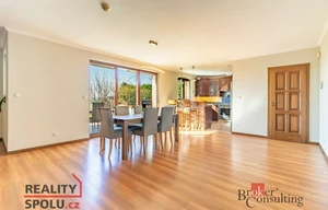 Family house for sale, 206m<sup>2</sup>, 728m<sup>2</sup> of land