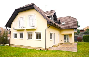 Family house for rent, 251m<sup>2</sup>, 1018m<sup>2</sup> of land