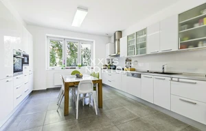 Family house for rent, 365m<sup>2</sup>, 1223m<sup>2</sup> of land