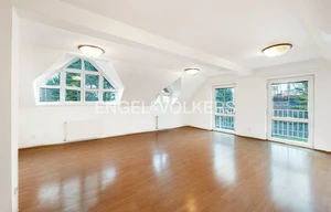 Family house for rent, 251m<sup>2</sup>, 1018m<sup>2</sup> of land