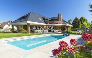 Family house for sale, 390m<sup>2</sup>, 1430m<sup>2</sup> of land