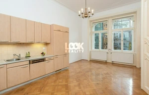 Apartment for rent, 4+1 - 3 bedrooms, 180m<sup>2</sup>