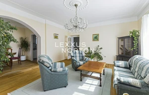 Family house for rent, 283m<sup>2</sup>, 375m<sup>2</sup> of land