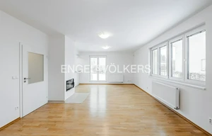 Family house for rent, 400m<sup>2</sup>, 997m<sup>2</sup> of land