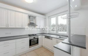 Family house for rent, 400m<sup>2</sup>, 997m<sup>2</sup> of land