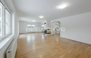 Family house for rent, 400m<sup>2</sup>, 1044m<sup>2</sup> of land