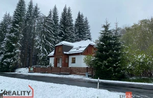 Family house for sale, 439m<sup>2</sup>, 2842m<sup>2</sup> of land