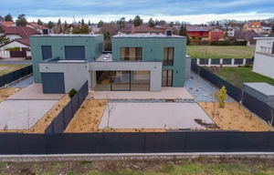 Multigenerational home for rent, 248m<sup>2</sup>, 715m<sup>2</sup> of land