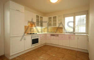 Family house for rent, 300m<sup>2</sup>, 500m<sup>2</sup> of land