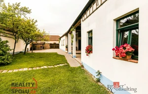 Family house for sale, 403m<sup>2</sup>, 991m<sup>2</sup> of land