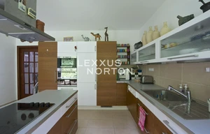 Family house for rent, 417m<sup>2</sup>, 1263m<sup>2</sup> of land