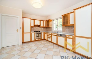 Family house for rent, 288m<sup>2</sup>, 585m<sup>2</sup> of land