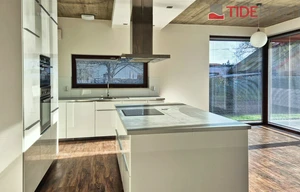 Villa for rent, 350m<sup>2</sup>, 844m<sup>2</sup> of land