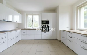 Family house for rent, 250m<sup>2</sup>, 800m<sup>2</sup> of land