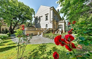 Villa for rent, 827m<sup>2</sup>, 8770m<sup>2</sup> of land