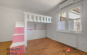 Family house for sale, 181m<sup>2</sup>, 952m<sup>2</sup> of land