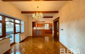 Villa for sale, 529m<sup>2</sup>, 1033m<sup>2</sup> of land