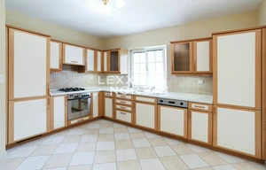 Villa for rent, 288m<sup>2</sup>, 585m<sup>2</sup> of land