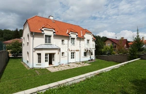 Villa for rent, 288m<sup>2</sup>, 585m<sup>2</sup> of land