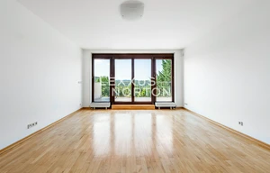 Family house for rent, 373m<sup>2</sup>, 857m<sup>2</sup> of land