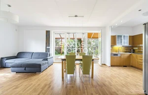 Family house for rent, 280m<sup>2</sup>, 579m<sup>2</sup> of land