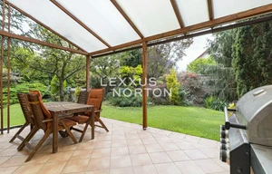 Family house for rent, 280m<sup>2</sup>, 579m<sup>2</sup> of land