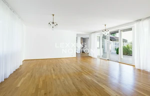 Family house for sale, 355m<sup>2</sup>, 1016m<sup>2</sup> of land