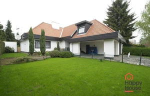Family house for rent, 417m<sup>2</sup>, 1000m<sup>2</sup> of land