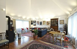 Family house for rent, 417m<sup>2</sup>, 1000m<sup>2</sup> of land