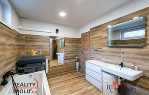 Family house for sale, 386m<sup>2</sup>, 1686m<sup>2</sup> of land