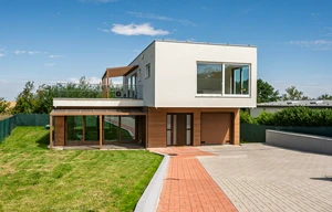 Villa for sale, 320m<sup>2</sup>, 817m<sup>2</sup> of land