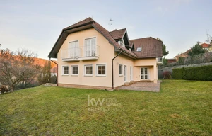 Family house for rent, 251m<sup>2</sup>, 1018m<sup>2</sup> of land