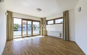 Family house for rent, 360m<sup>2</sup>, 1100m<sup>2</sup> of land