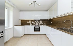 Family house for rent, 350m<sup>2</sup>, 600m<sup>2</sup> of land