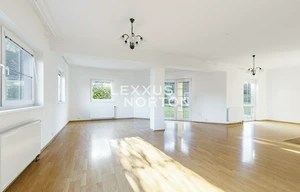 Family house for rent, 251m<sup>2</sup>, 858m<sup>2</sup> of land