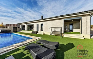 Family house for sale, 378m<sup>2</sup>, 1166m<sup>2</sup> of land