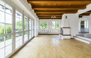 Family house for rent, 350m<sup>2</sup>, 600m<sup>2</sup> of land