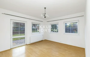 Family house for rent, 251m<sup>2</sup>, 858m<sup>2</sup> of land