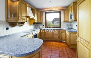 Family house for rent, 400m<sup>2</sup>, 1000m<sup>2</sup> of land