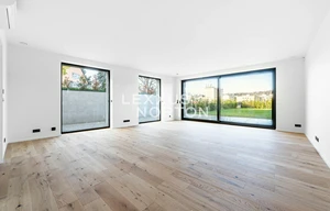 Family house for rent, 282m<sup>2</sup>, 426m<sup>2</sup> of land