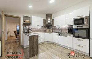 Family house for sale, 197m<sup>2</sup>, 989m<sup>2</sup> of land